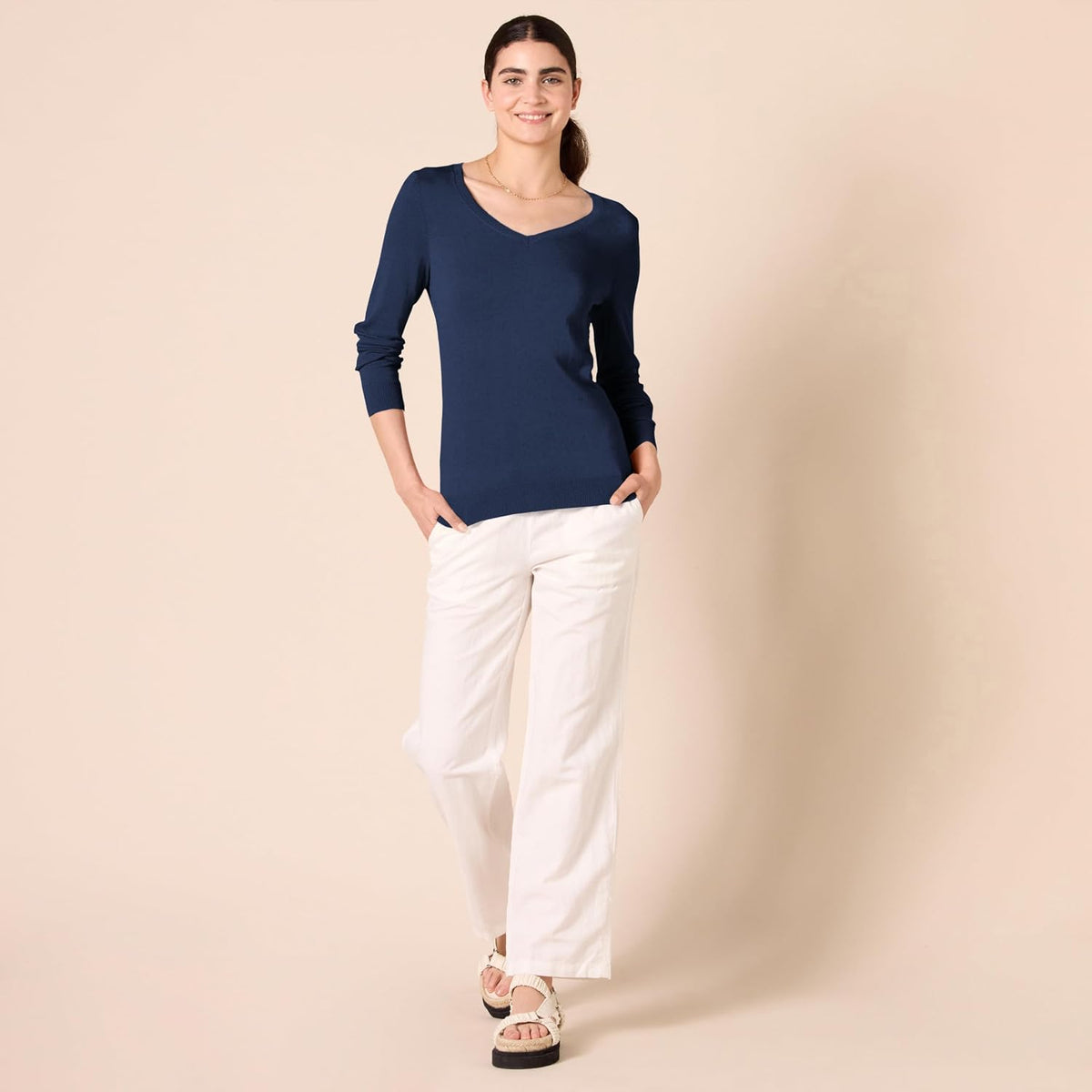 Amazon Essentials Women's Regular-Fit Lightweight Long-Sleeve V-Neck Sweater, Ribbed, Cozy Soft (Available in Plus Size)