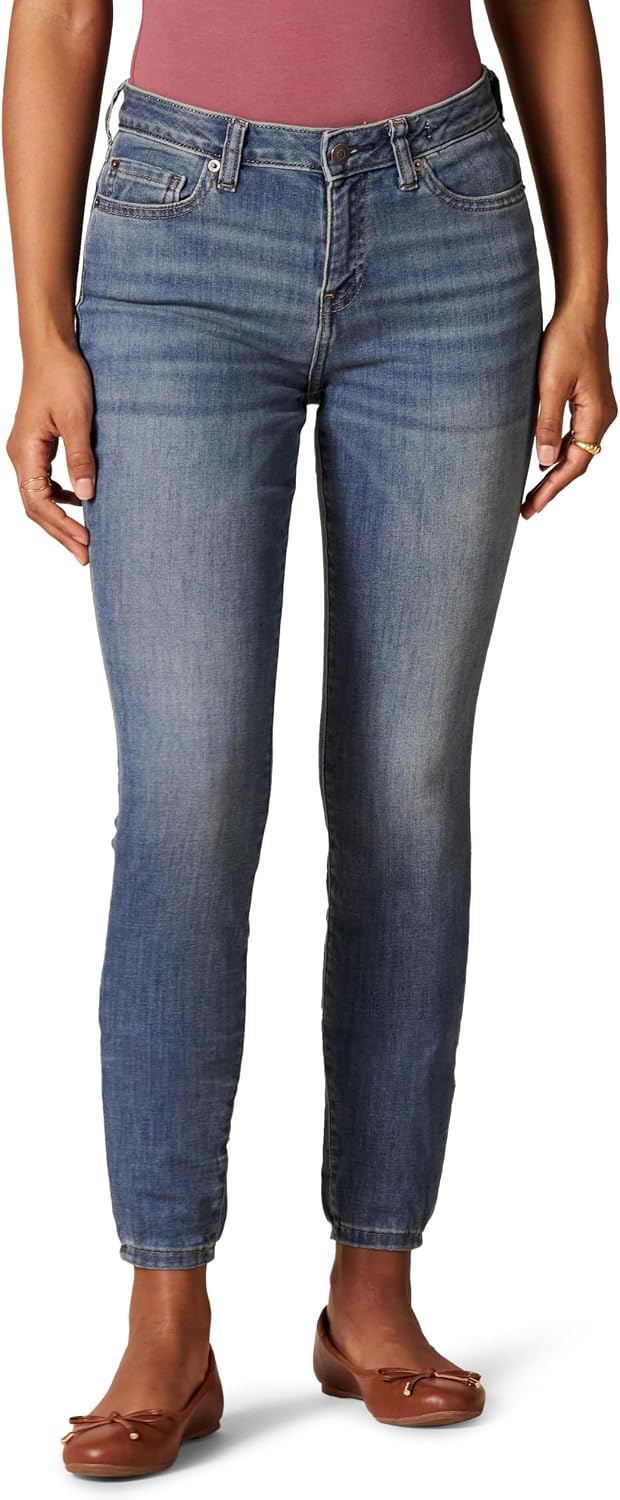 Amazon Essentials Women's Stretchy Mid Rise Curvy Skinny Jeans