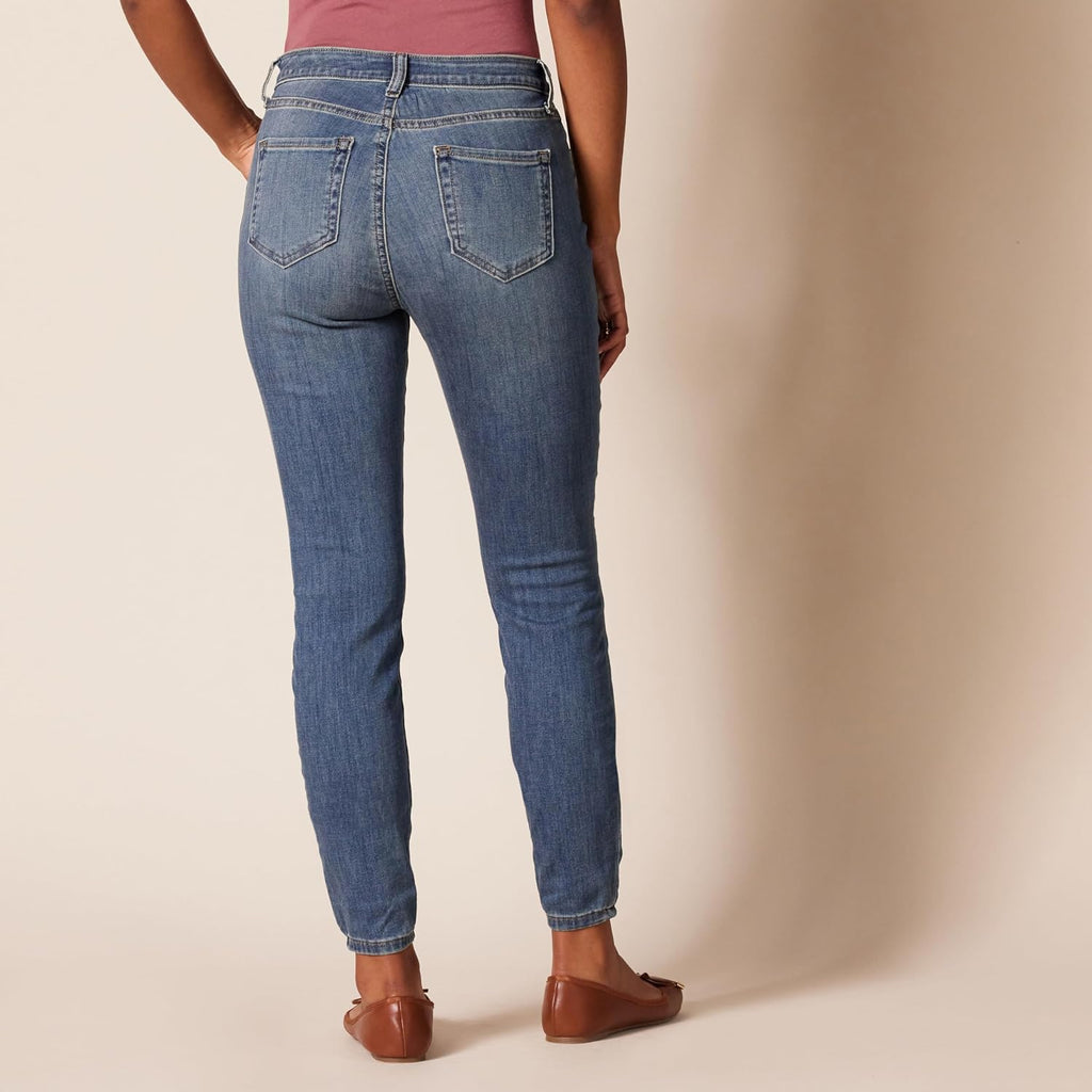 Amazon Essentials Women's Stretchy Mid Rise Curvy Skinny Jeans