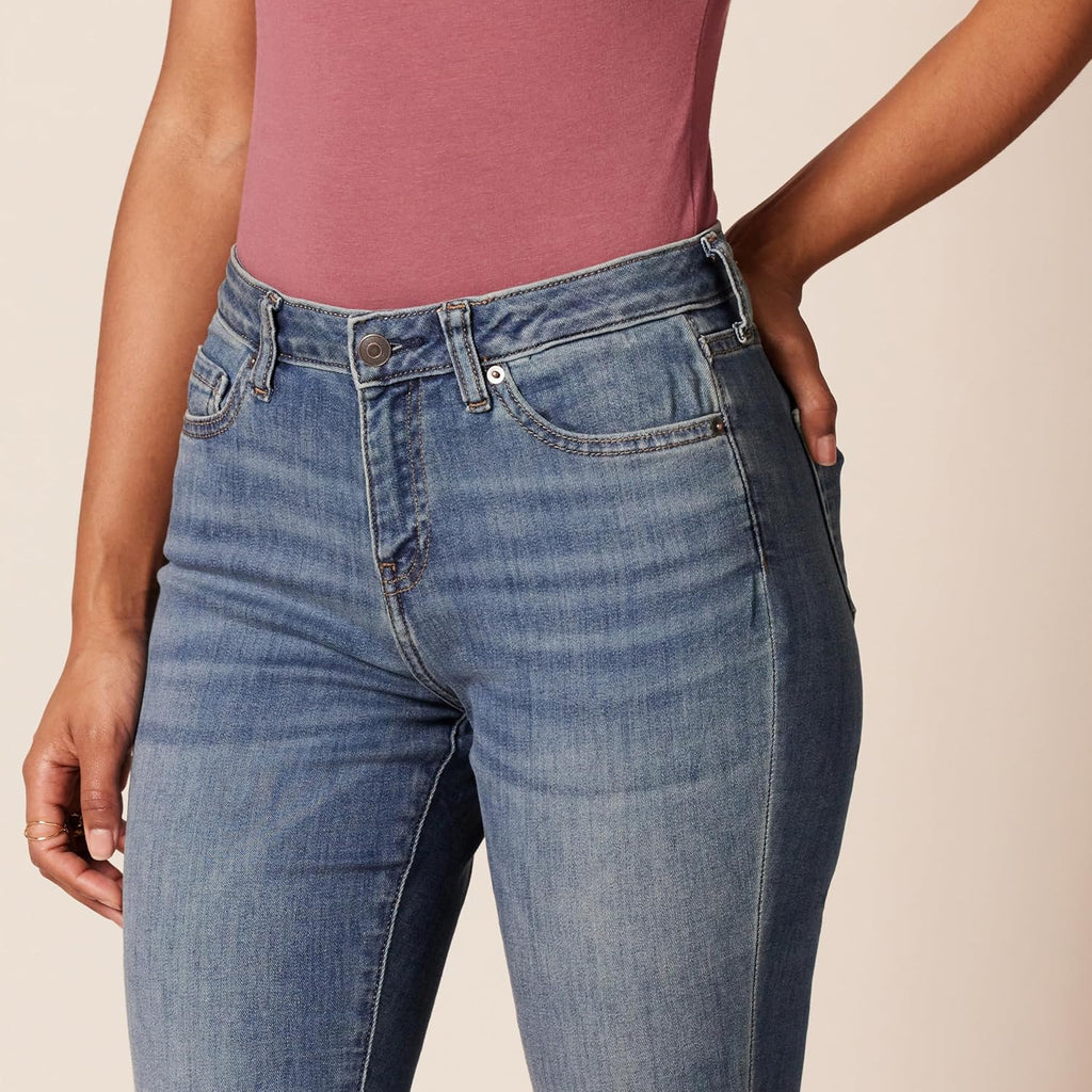 Amazon Essentials Women's Stretchy Mid Rise Curvy Skinny Jeans